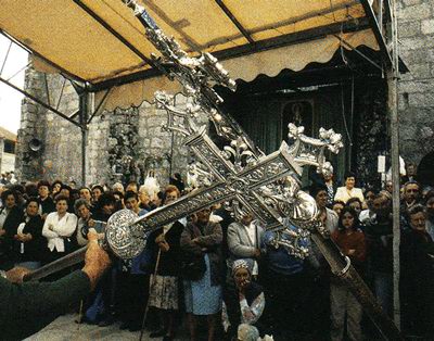 Rito de saludo de las cruces parroquiales